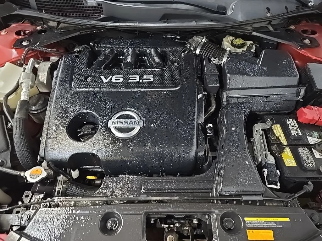 Used 2015 Red Nissan 3.5 SL image 13