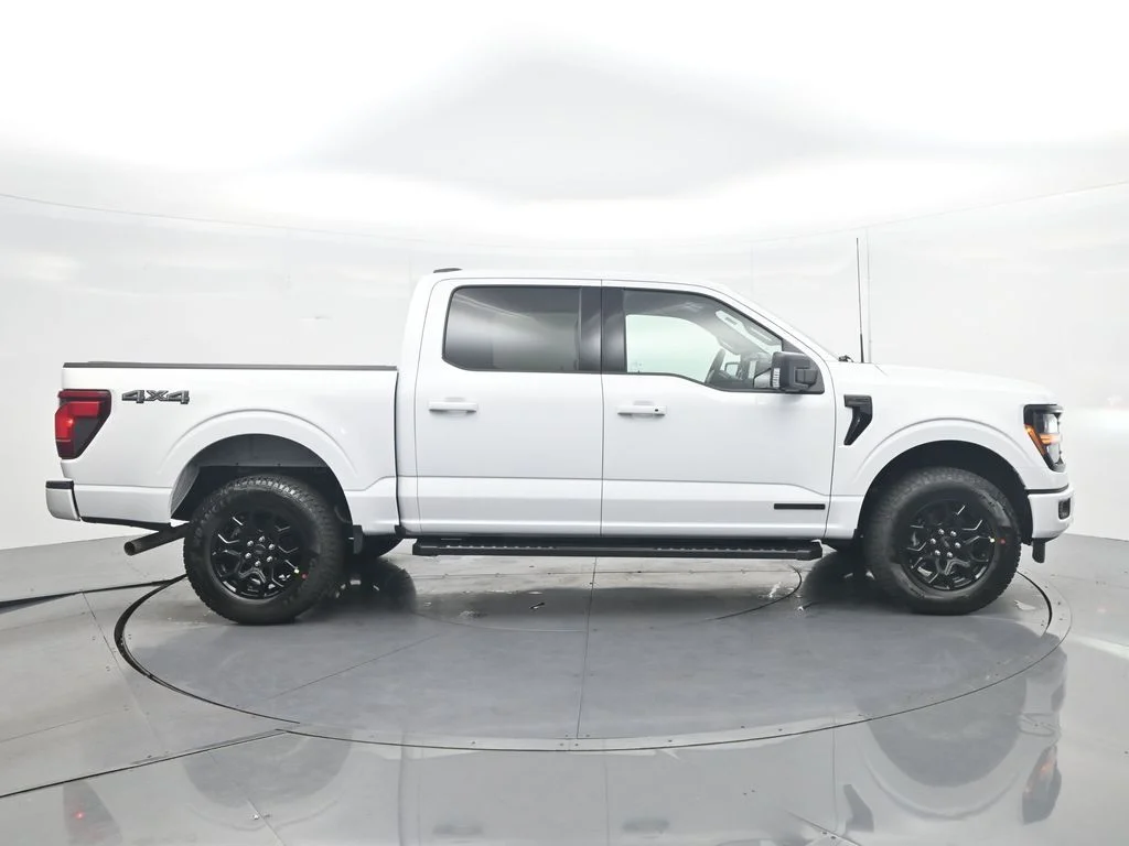 New 2026 Oxford White Ford XLT image 6
