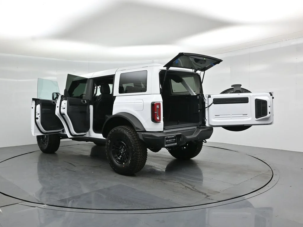 New 2026 Oxford White Ford Badlands image 32
