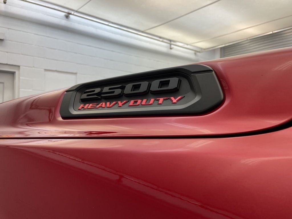 New 2026 Molten Red Pearl-Coat Exterior Paint RAM Big Horn image 12