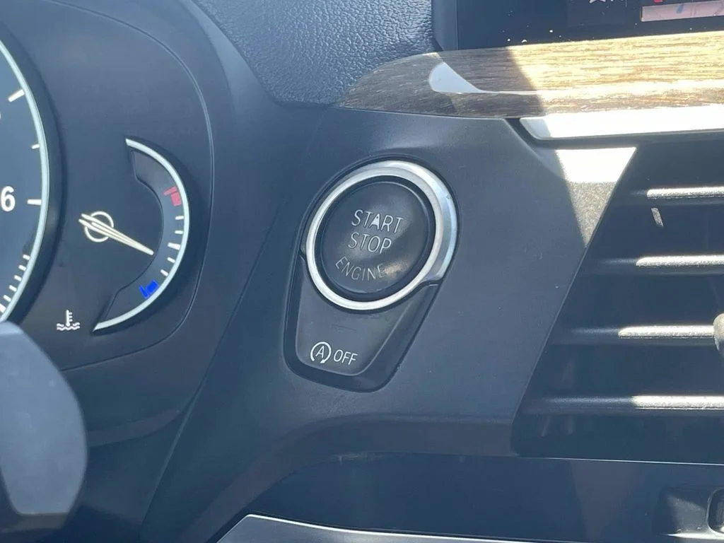 Used 2019 White BMW xDrive30i image 22