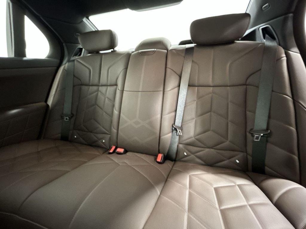 2026 BMW 7 Series 750e - Photo 21