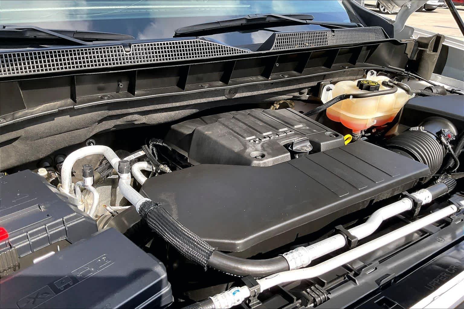 Used 2024 Summit White Chevrolet LT image 32