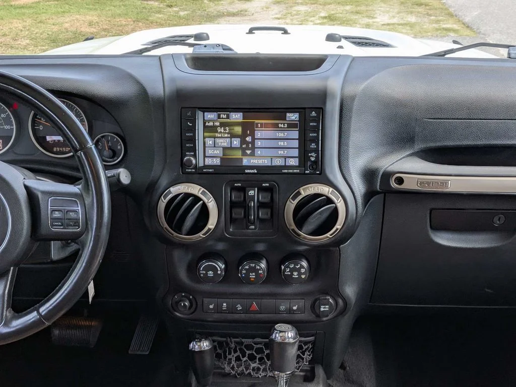 Used 2017 White Jeep Unlimited Sahara image 18