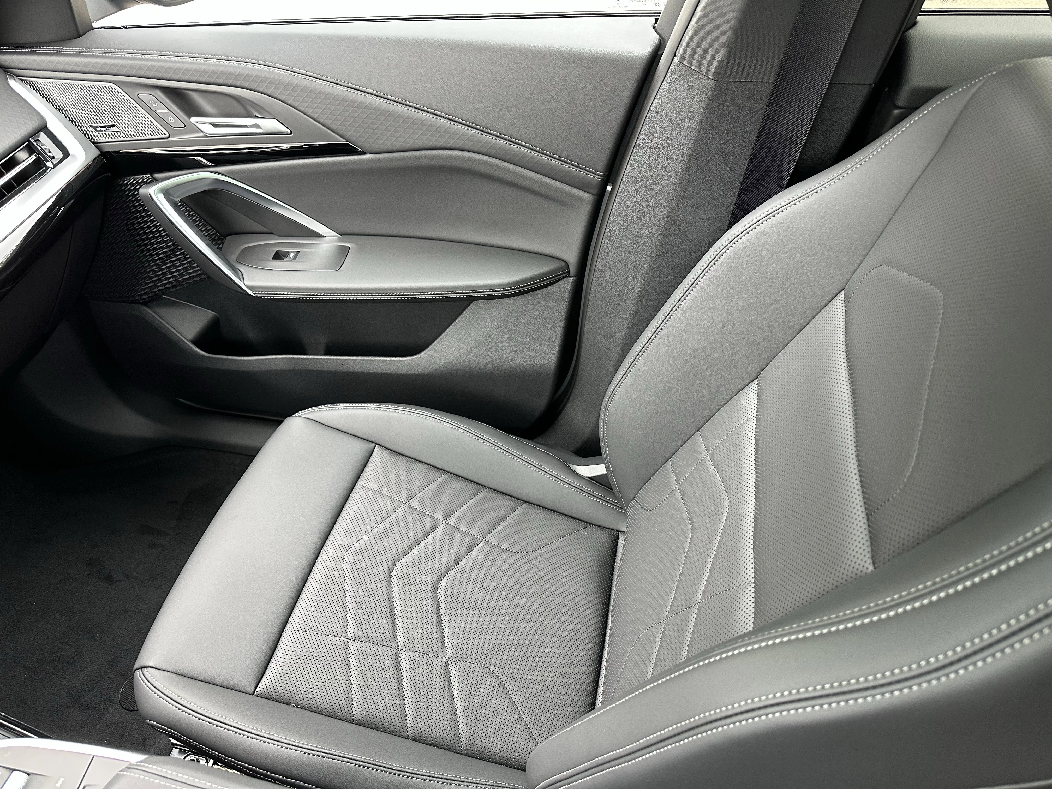 New 2026 Skyscraper Grey Metallic BMW xDrive28i image 11