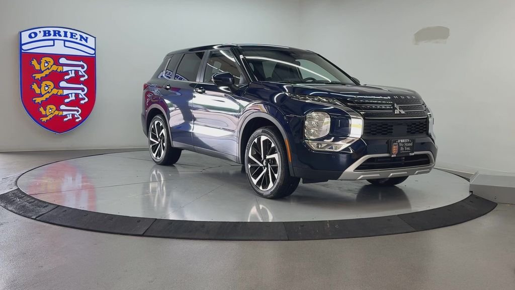 Used 2024 Cosmic Blue Metallic Mitsubishi SE image 2
