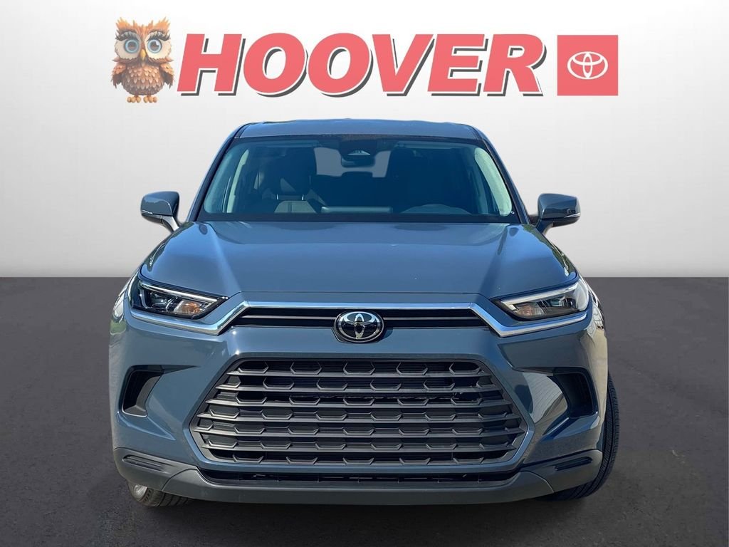 Used 2025 White Toyota LE image 5