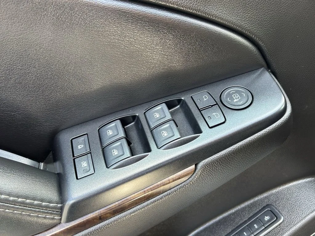 Used 2018 SILVER ICE METALLIC Chevrolet LT image 15