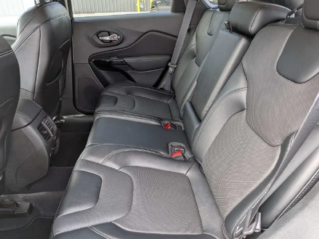 Used 2023 White Jeep Altitude image 11