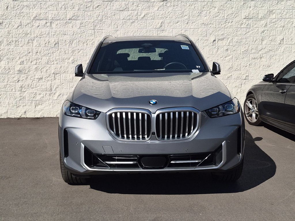 Used 2026 Gray BMW sDrive40i image 3