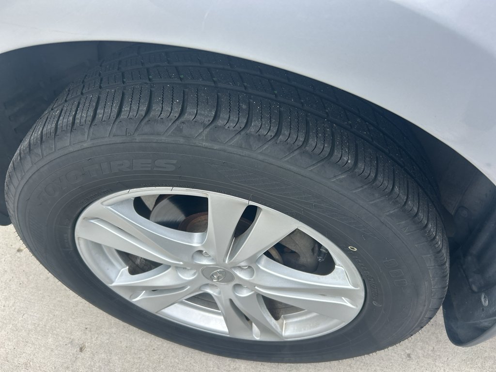 Used 2010 Radiant Silver Hyundai Limited image 10