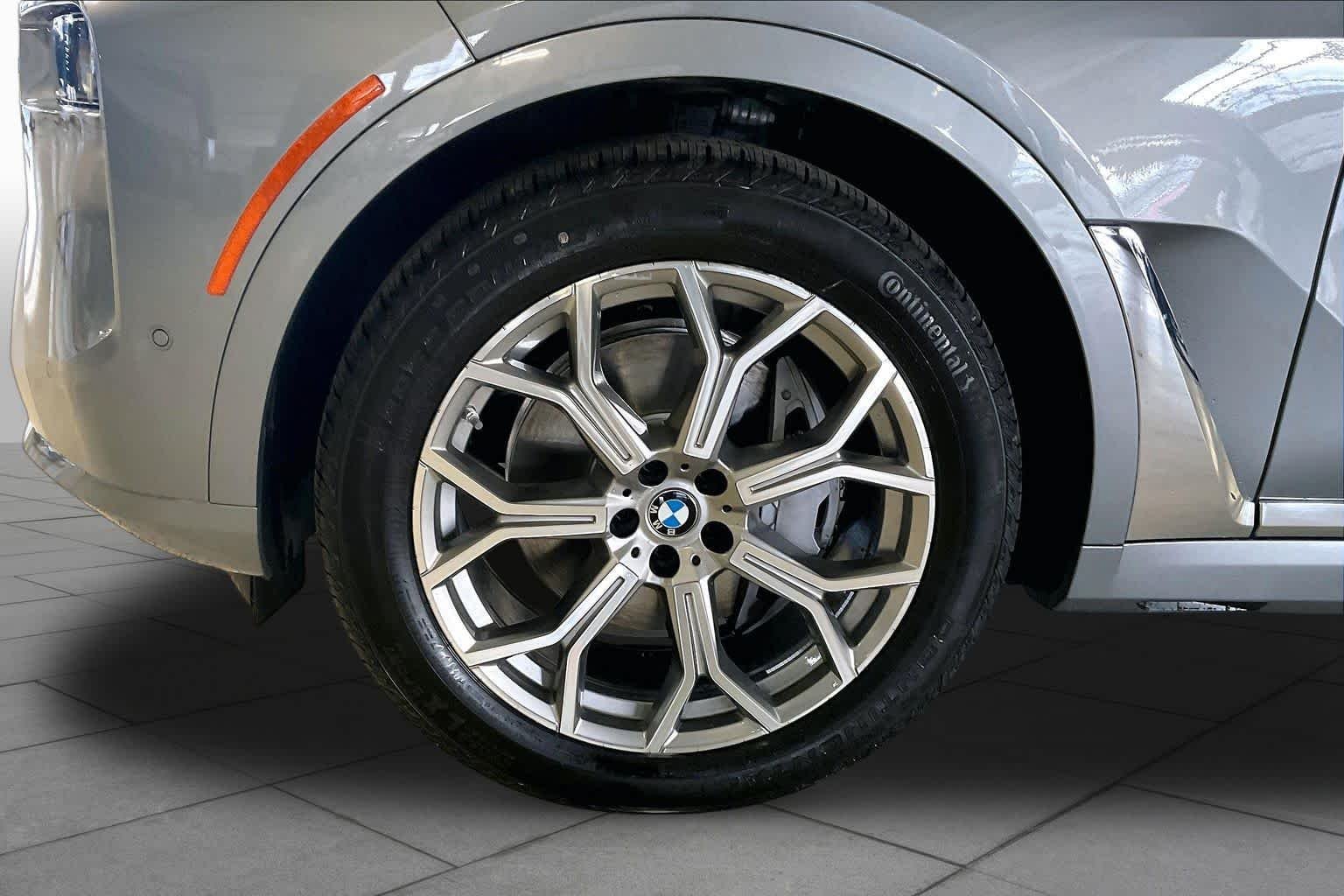 Used 2026 Skyscraper Grey Metallic BMW xDrive40i image 8