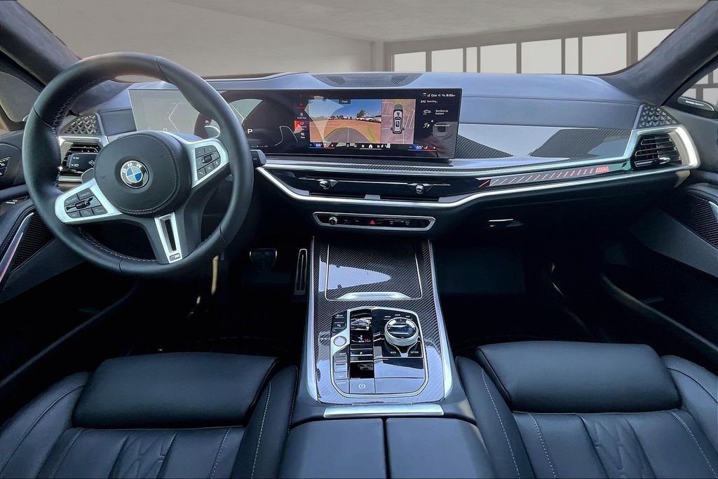 Used 2025 White BMW M60i image 15