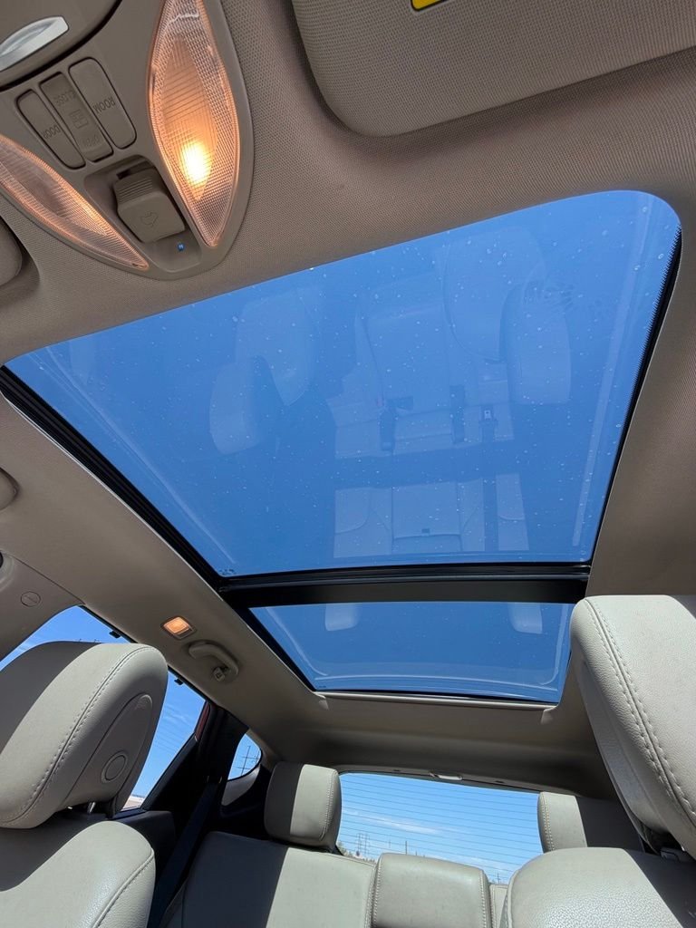 Used 2014 Red Hyundai Base image 19