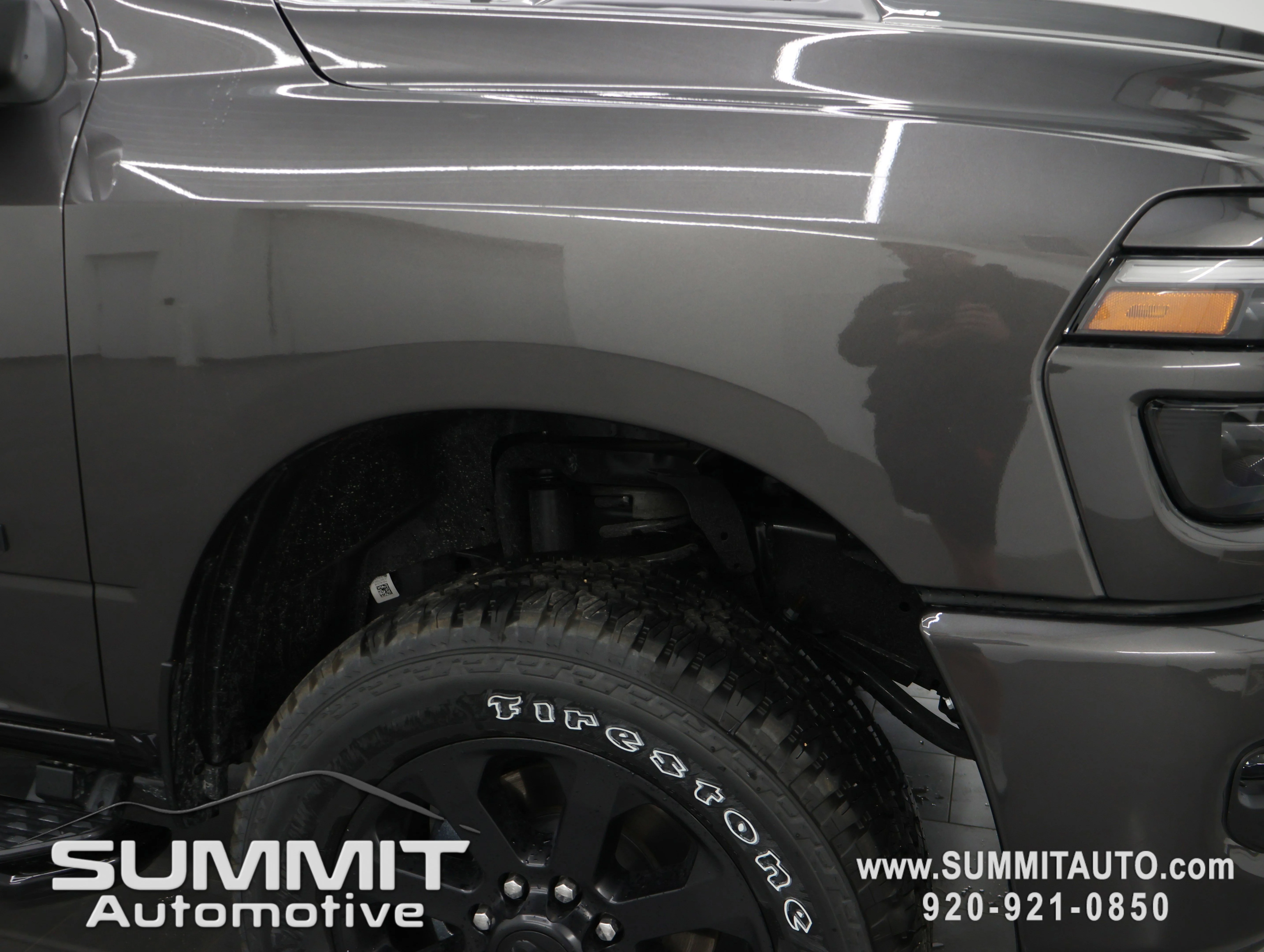 New 2026 Granite Crystal Metallic Clear-Coat Exterior Paint RAM Laramie image 22