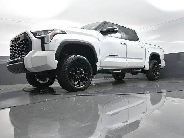 Used 2024  Toyota  image 33