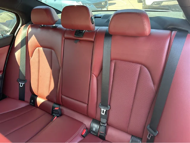 2023 BMW 3 Series 330i - Photo 15