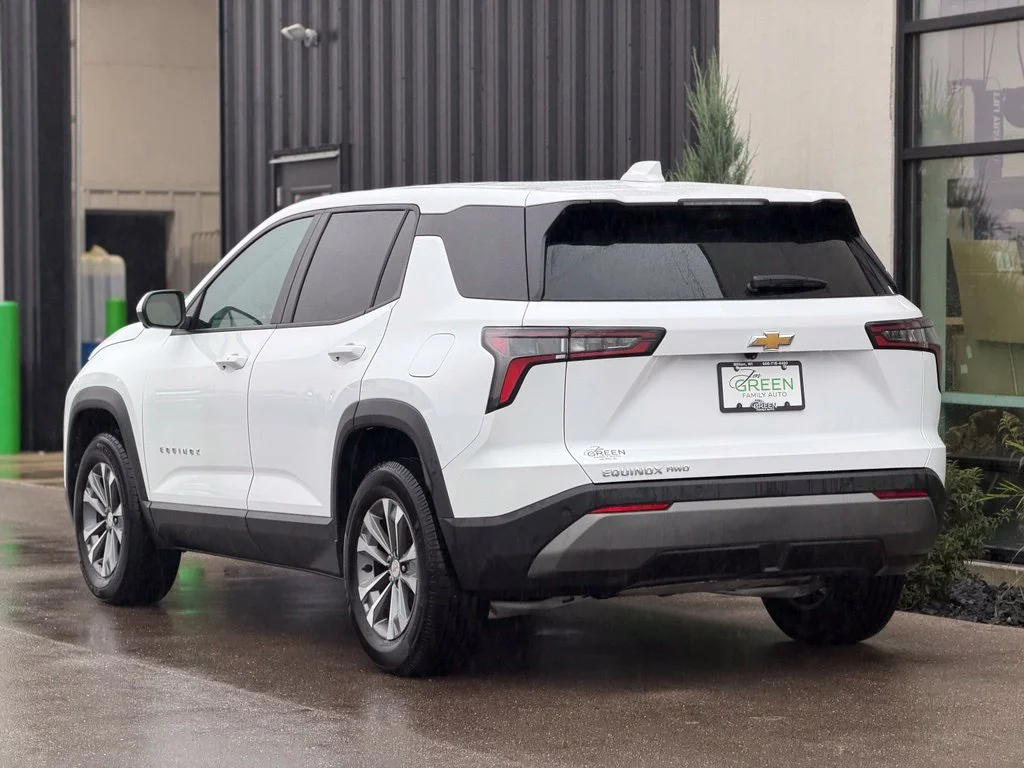 Used 2025 White Chevrolet LT image 3