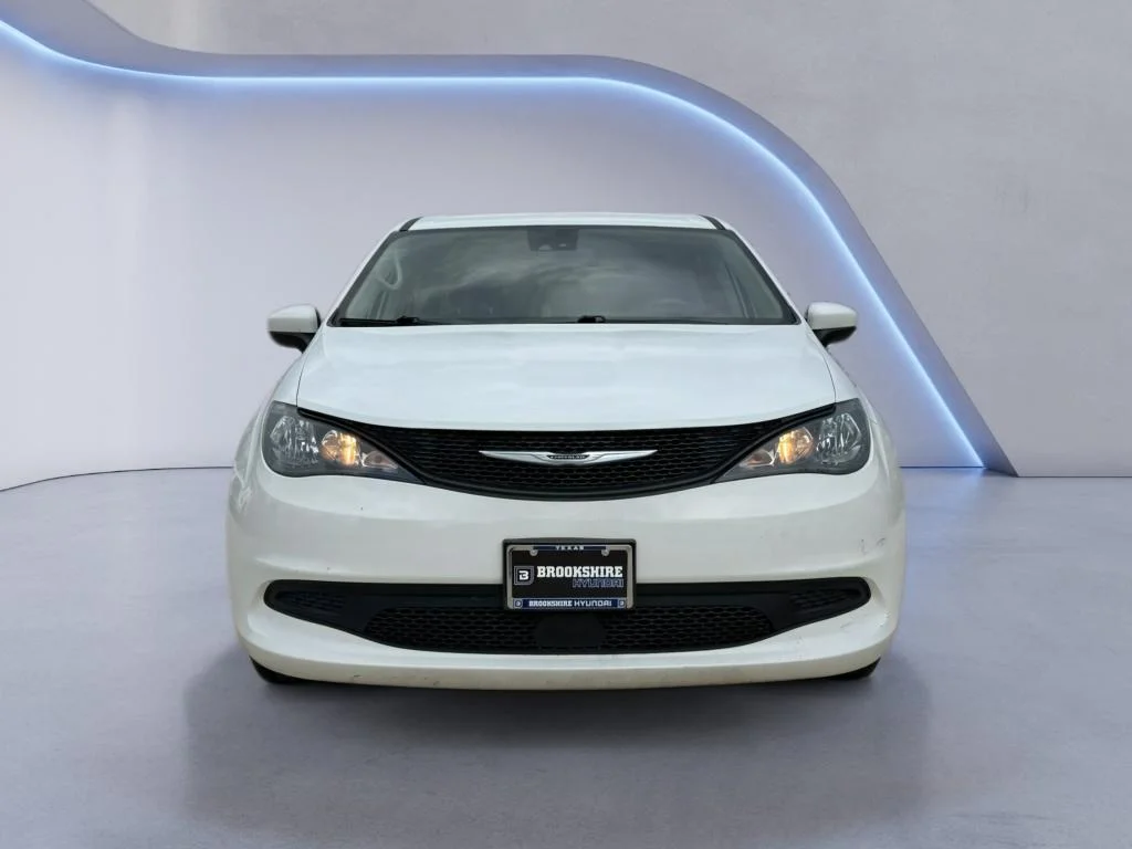 Used 2023 Bright White Clearcoat Chrysler LX image 9