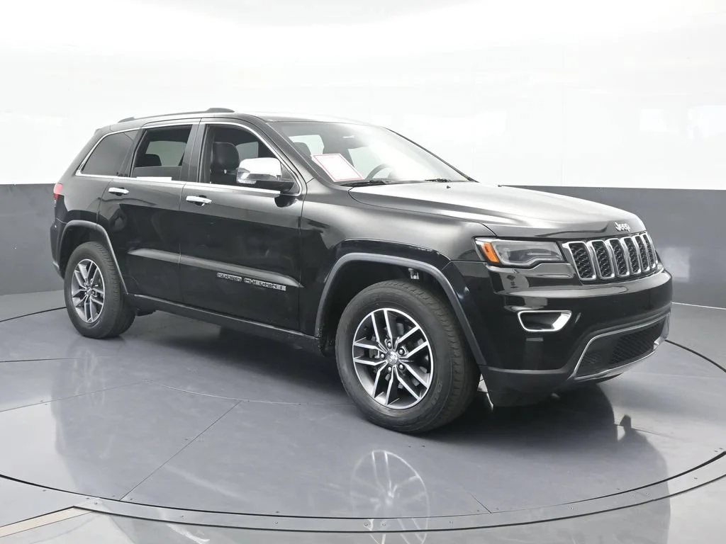 Used 2017 Diamond Black Crystal Pearlcoat Jeep Limited image 8