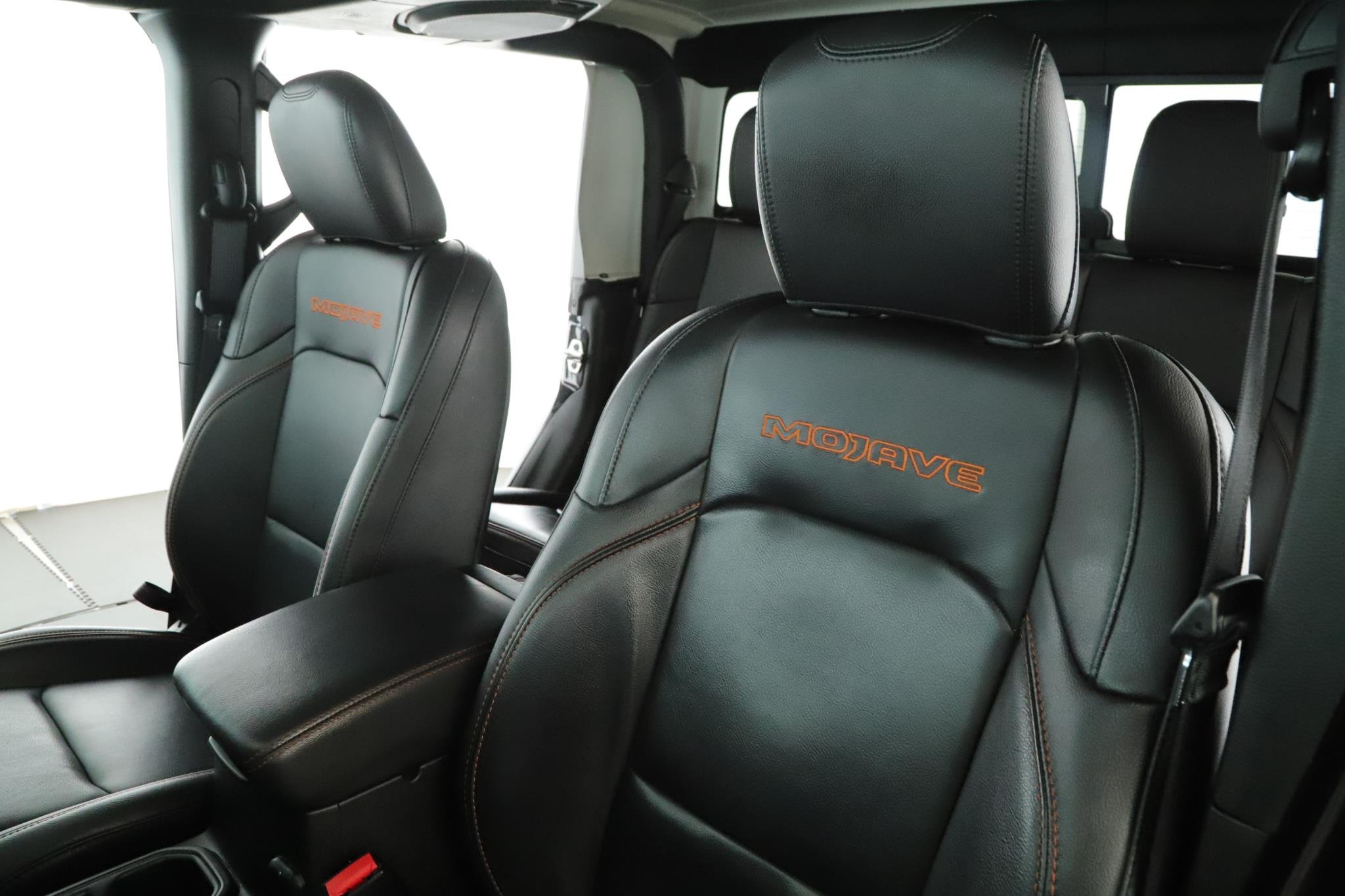Used 2023 Black Clearcoat Jeep Mojave 4x4 image 4