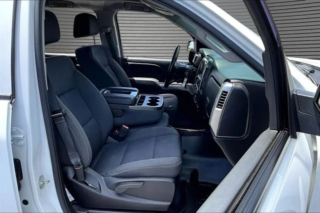 Used 2018 White Chevrolet LT image 30