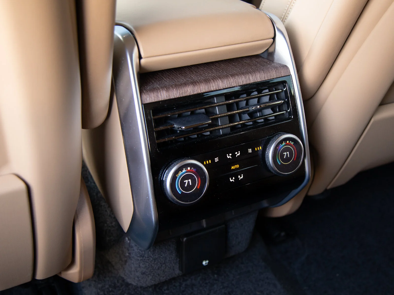Used 2026 Narvik Black Land Rover SE image 21