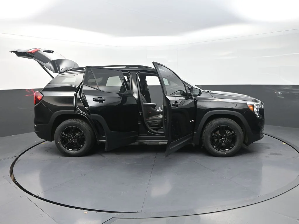 Used 2022 Black GMC AT4 image 39