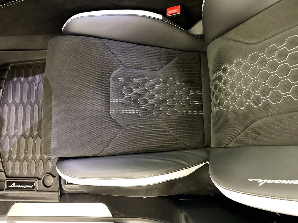 Used 2024 White Lamborghini Performante image 20