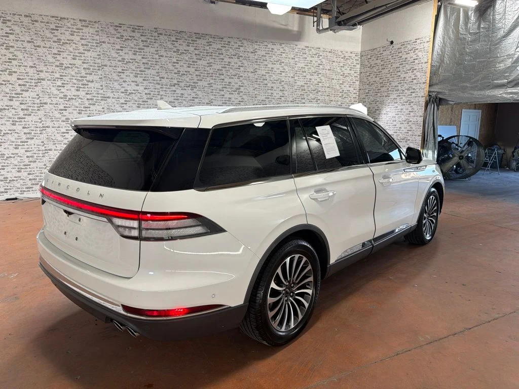 Used 2023 Pristine White Metallic Tri-Coat Lincoln Reserve image 7