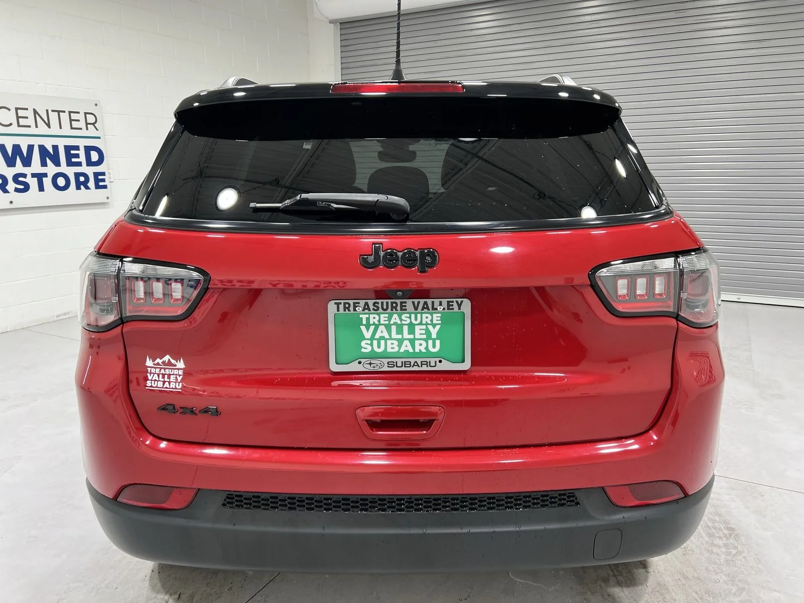 Used 2023 Red Jeep Latitude image 7
