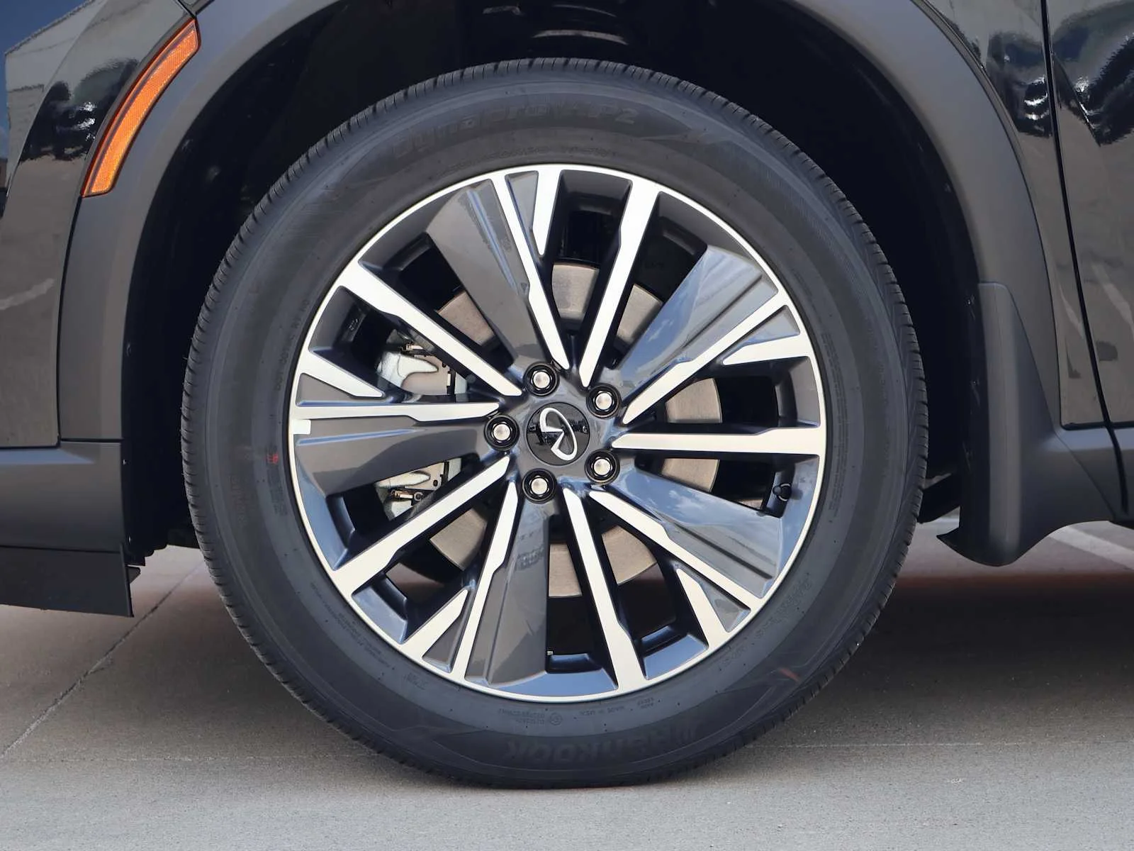 New 2027 MINERAL BLACK INFINITI Luxe FWD image 10