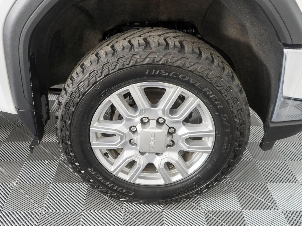 Used 2020 White GMC SLT image 34