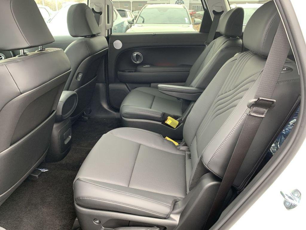 New 2026 White Hyundai SEL Premium 7P image 23