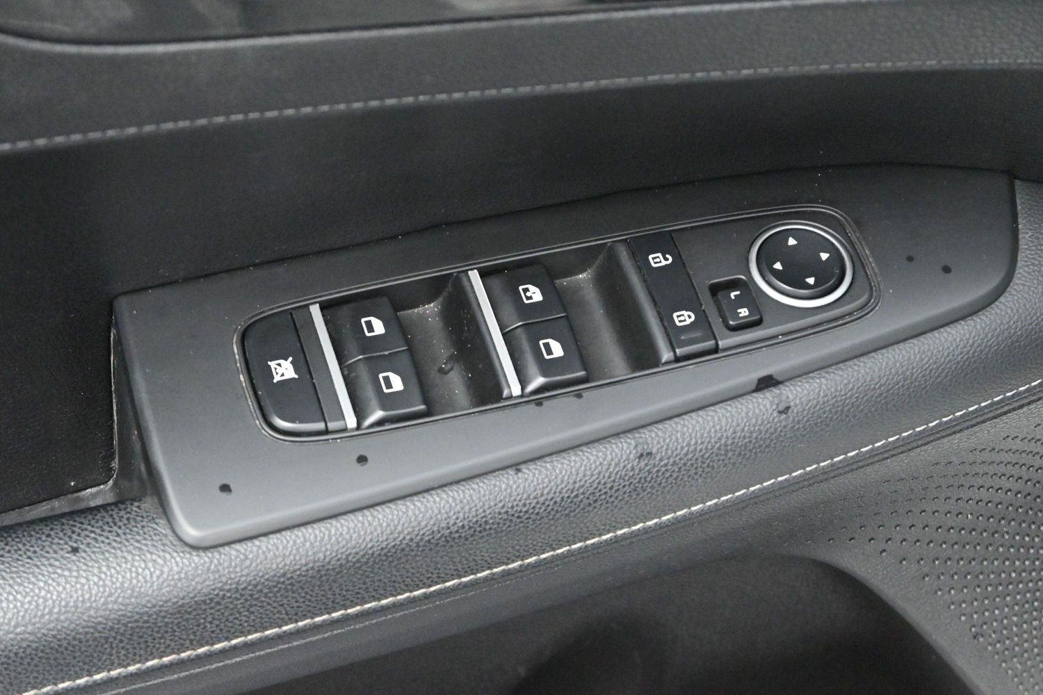 Used 2022 Snow White Pearl Kia GT-Line image 11
