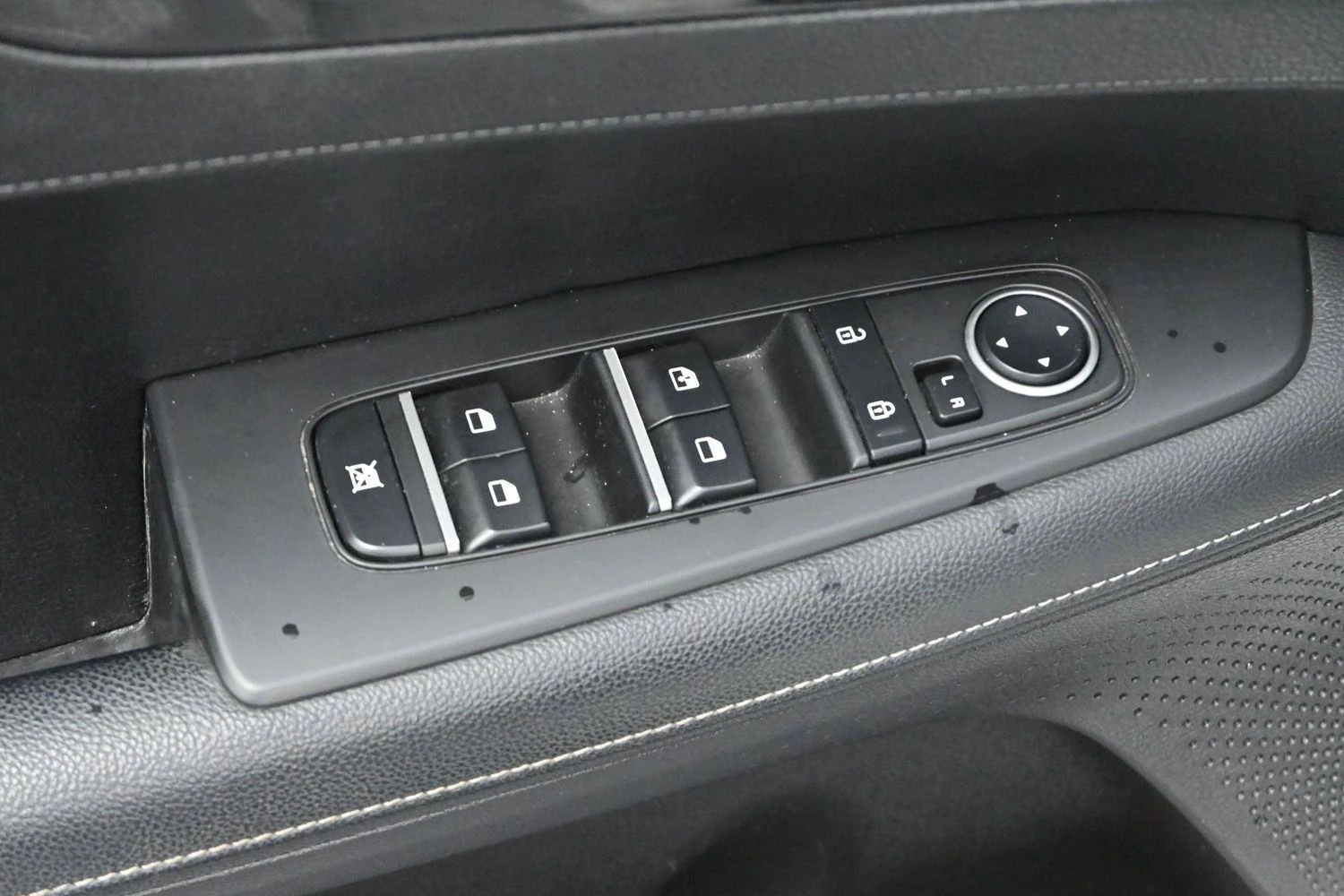 Used 2022 Snow White Pearl Kia GT-Line image 11