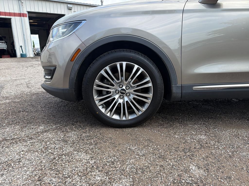 Used 2018 Brown Lincoln Reserve image 10