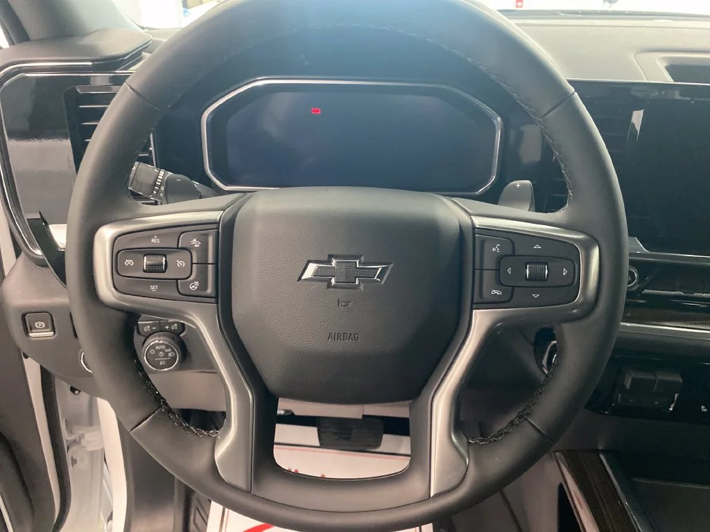New 2026 Summit White Chevrolet RST image 17