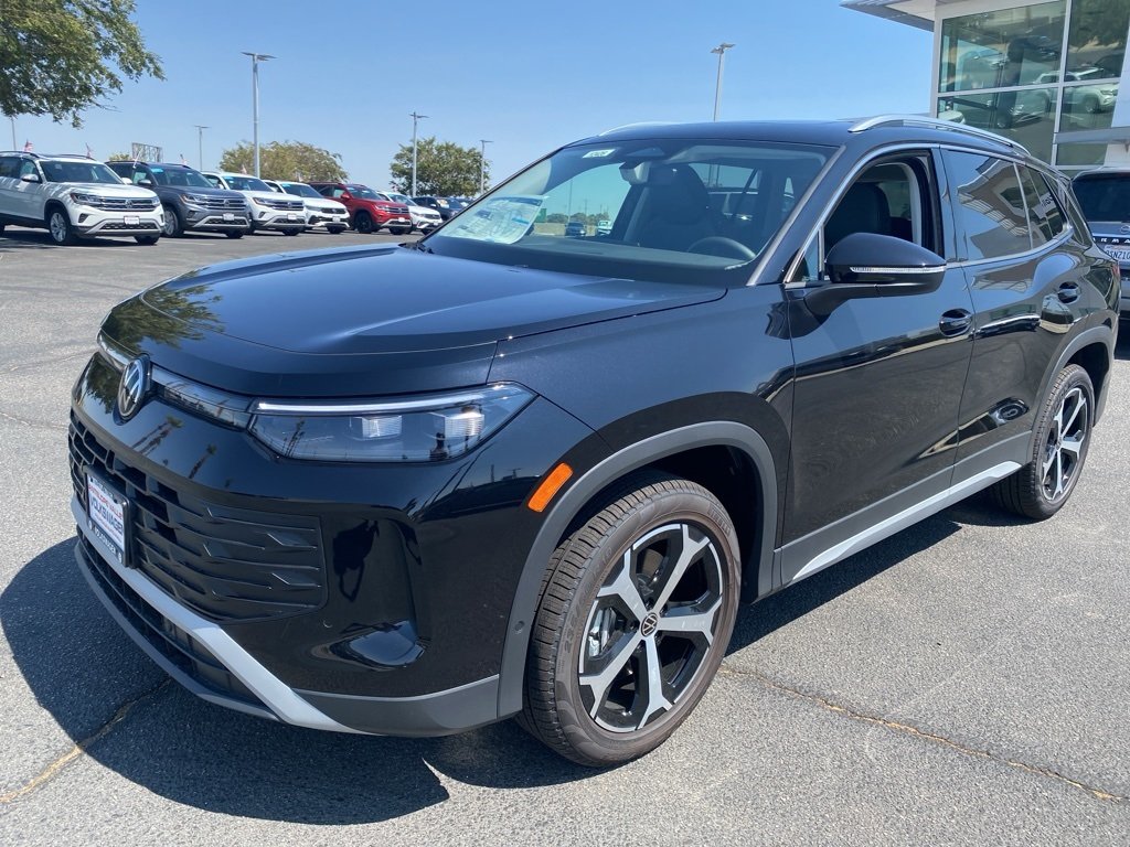 2025 Volkswagen Tiguan SE photo 3