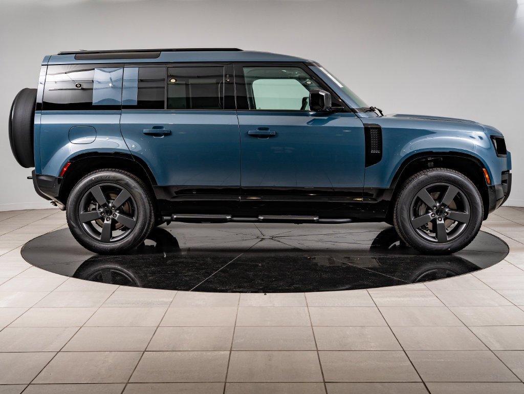 New 2026 Tasman Blue Land Rover X-Dynamic SE image 11