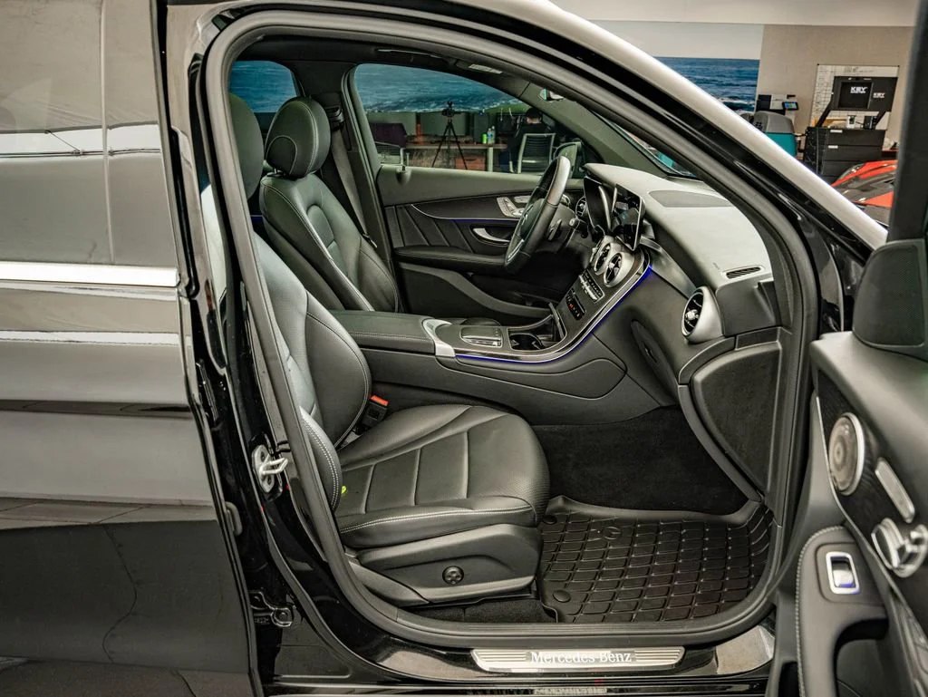 Used 2022 Black Mercedes-Benz GLC 300 image 33