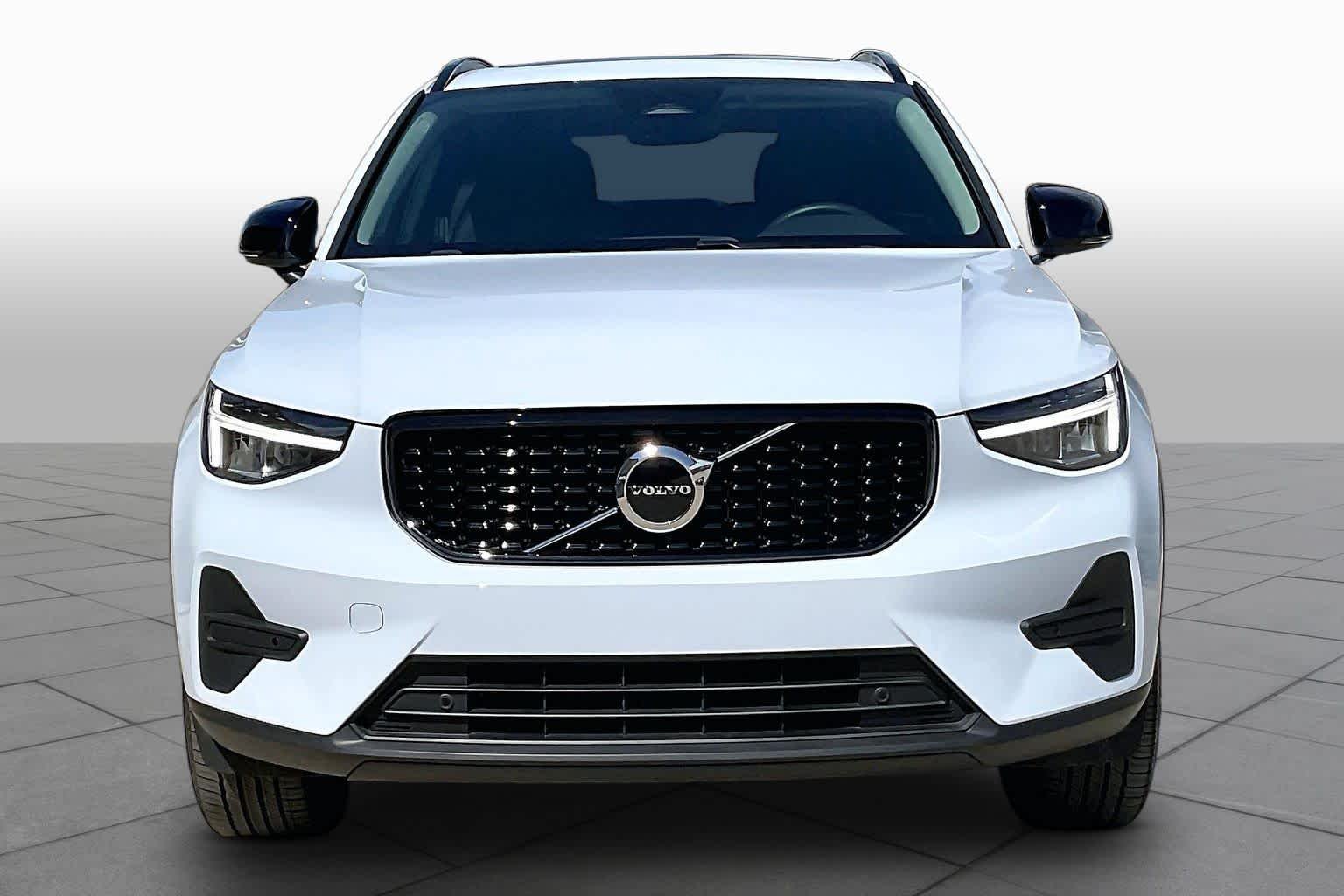 Used 2026 Cloud Blue Volvo Core image 5