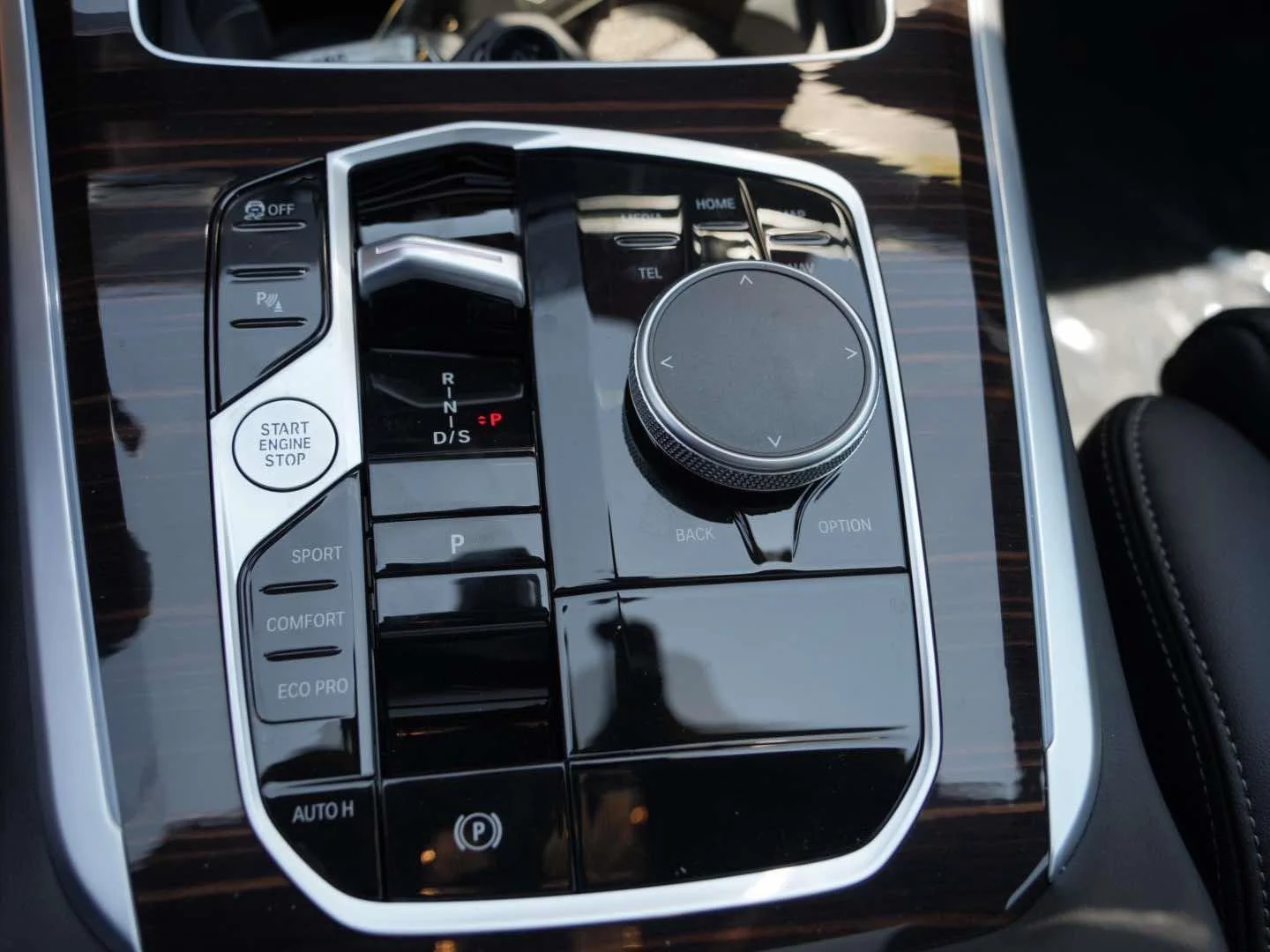 New 2026 Alpine White BMW sDrive40i image 23