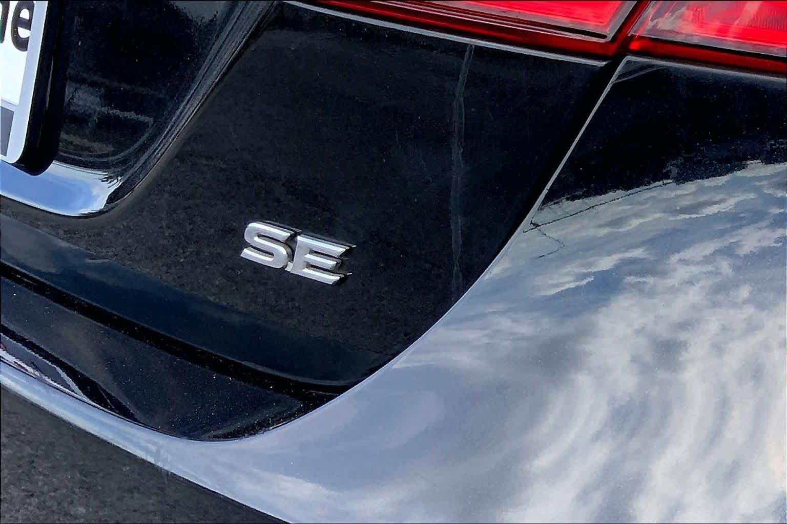 Used 2019 Midnight Black Metallic Toyota SE image 30
