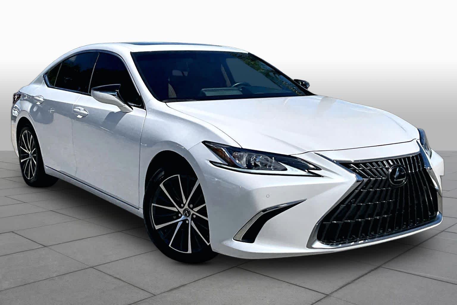 Used 2025 Eminent White Pearl Lexus  image 3
