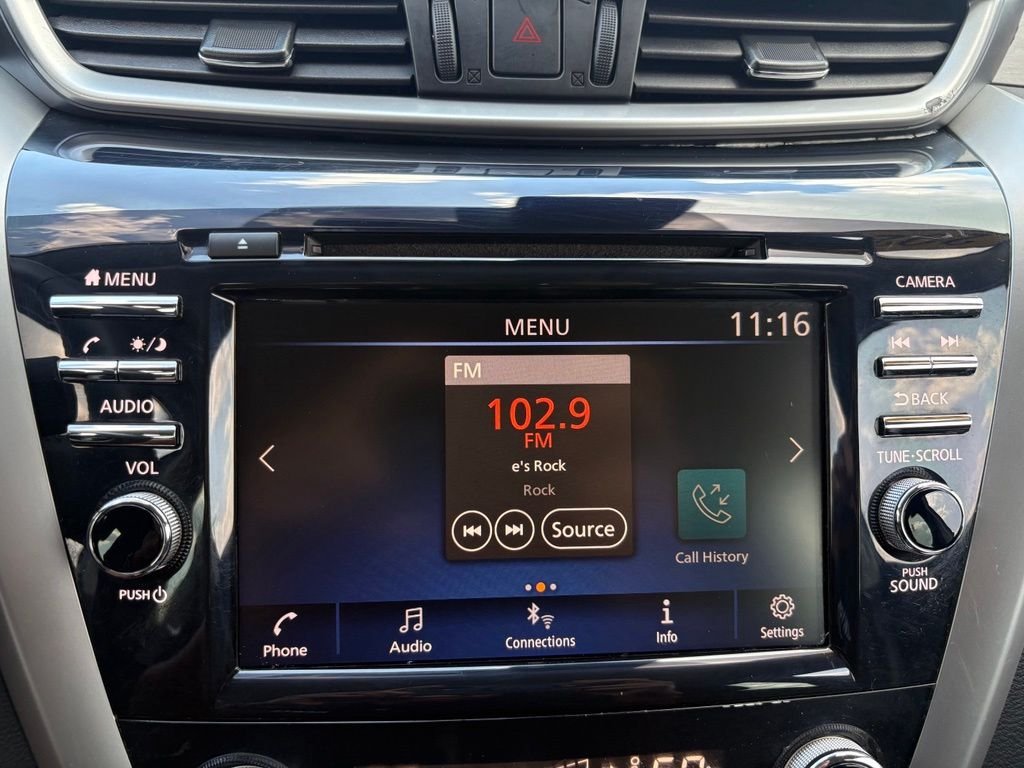 Used 2020 Gray Nissan SV image 25
