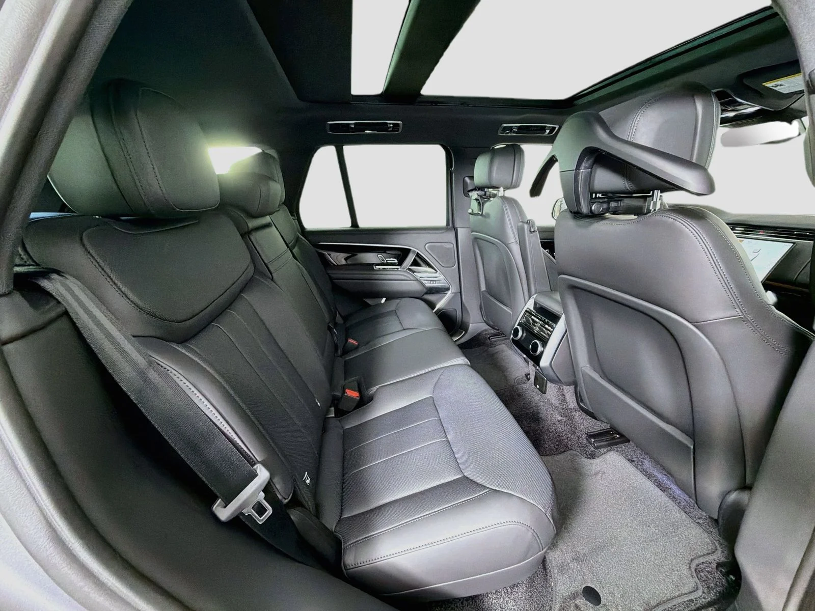 New 2026 Eiger Gray Meta Land Rover SE image 30