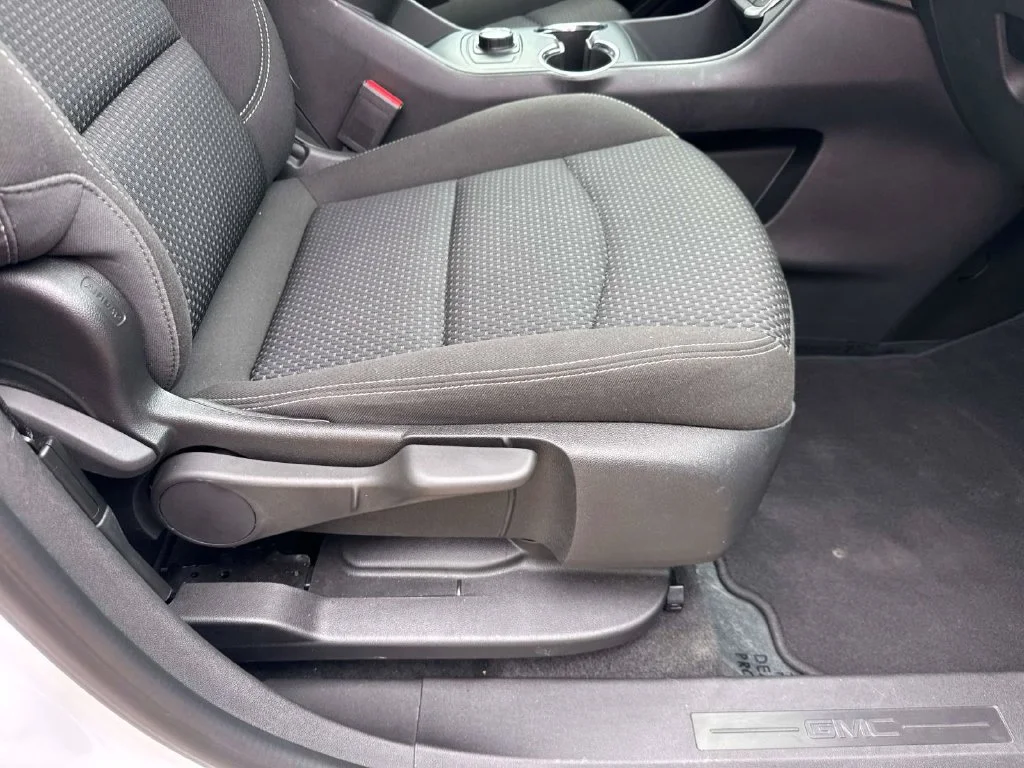 Used 2024 White GMC SLE image 18
