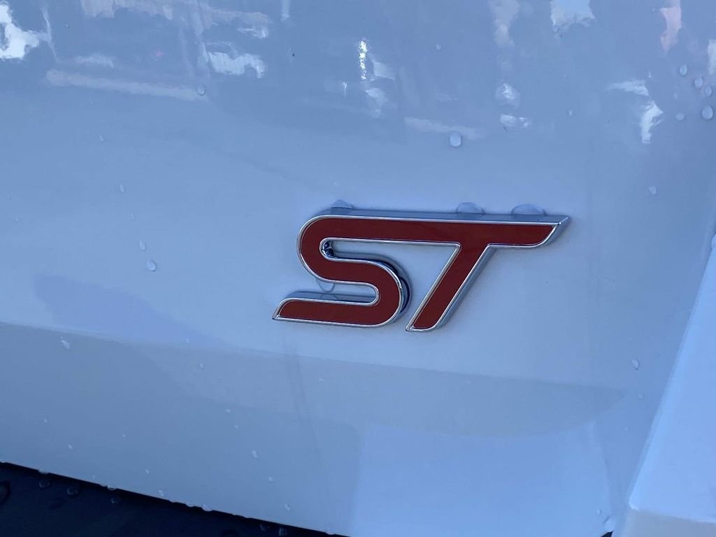 2026 Ford Explorer ST - Photo 4