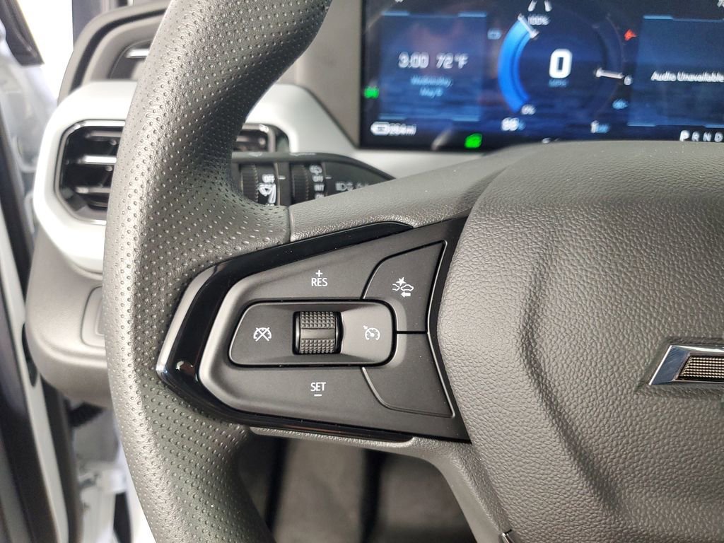New 2027 Summit White Chevrolet LT image 24